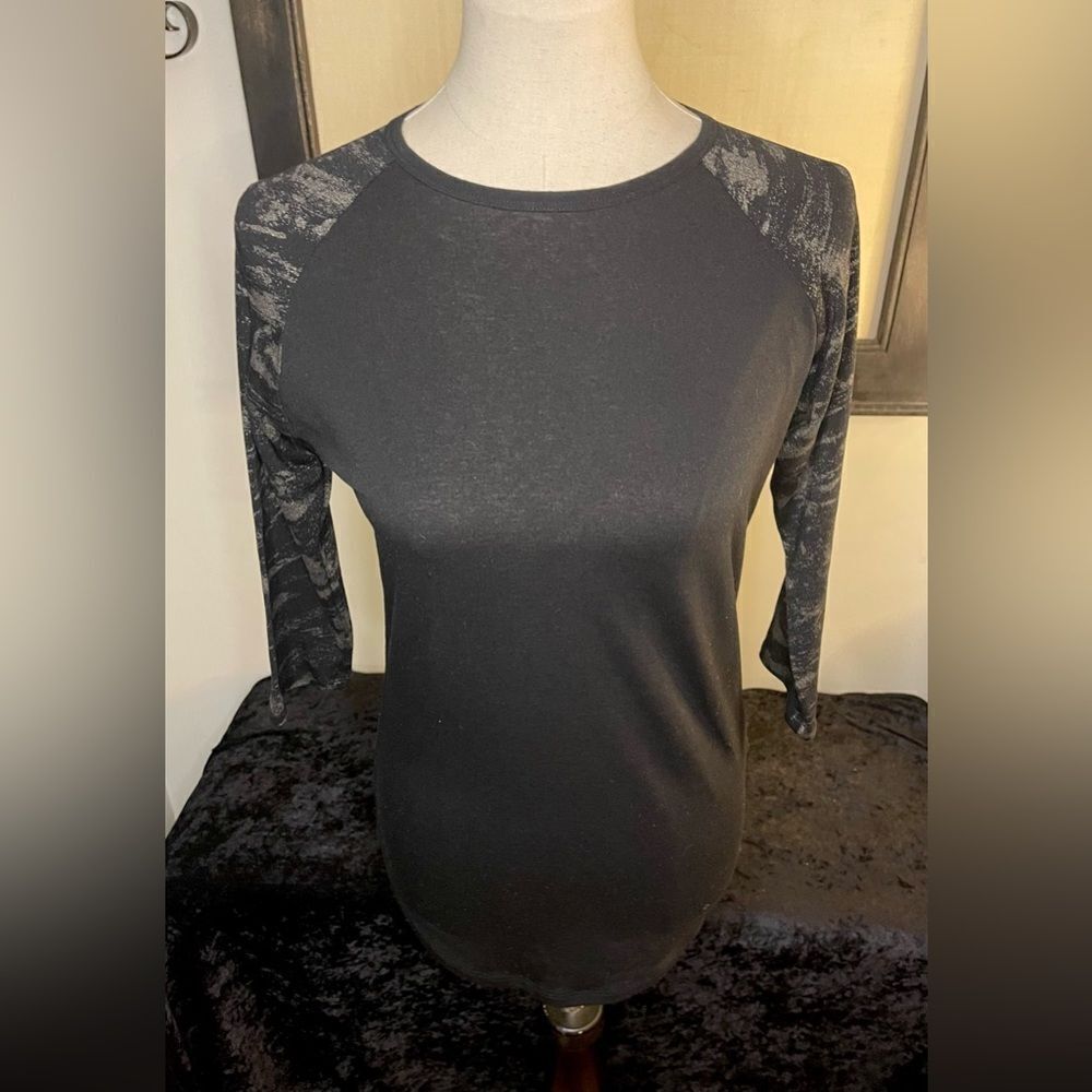 LuLaRoe Randy Shirt - XS
